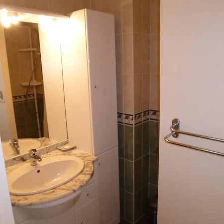 Apartment Beau T3 En Rez-de-jardin 200m De La *